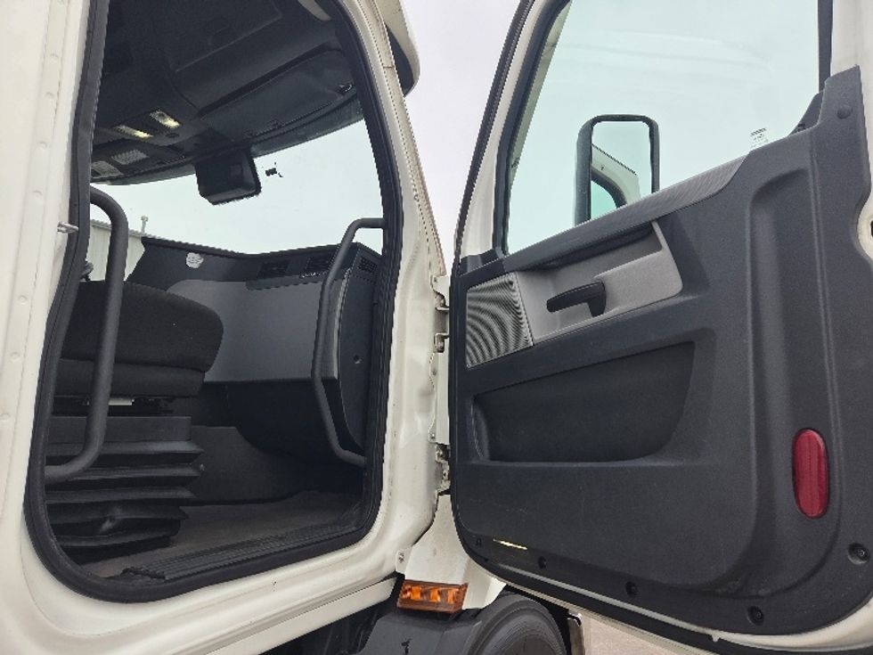 Day Cab Tractor-Heavy Duty Tractors-Freightliner-2021-T11664ST-San Antonio-TX-435,200\n\t\tmiles-$ 55,000 - Image 12