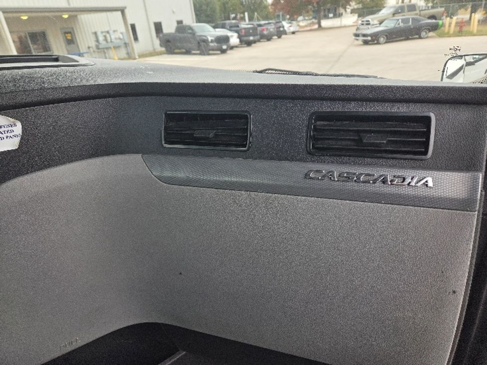 Day Cab Tractor-Heavy Duty Tractors-Freightliner-2021-T11664ST-San Antonio-TX-435,200\n\t\tmiles-$ 55,000 - Image 13