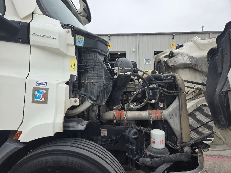 Day Cab Tractor-Heavy Duty Tractors-Freightliner-2021-T11664ST-San Antonio-TX-435,200\n\t\tmiles-$ 55,000 - Image 15