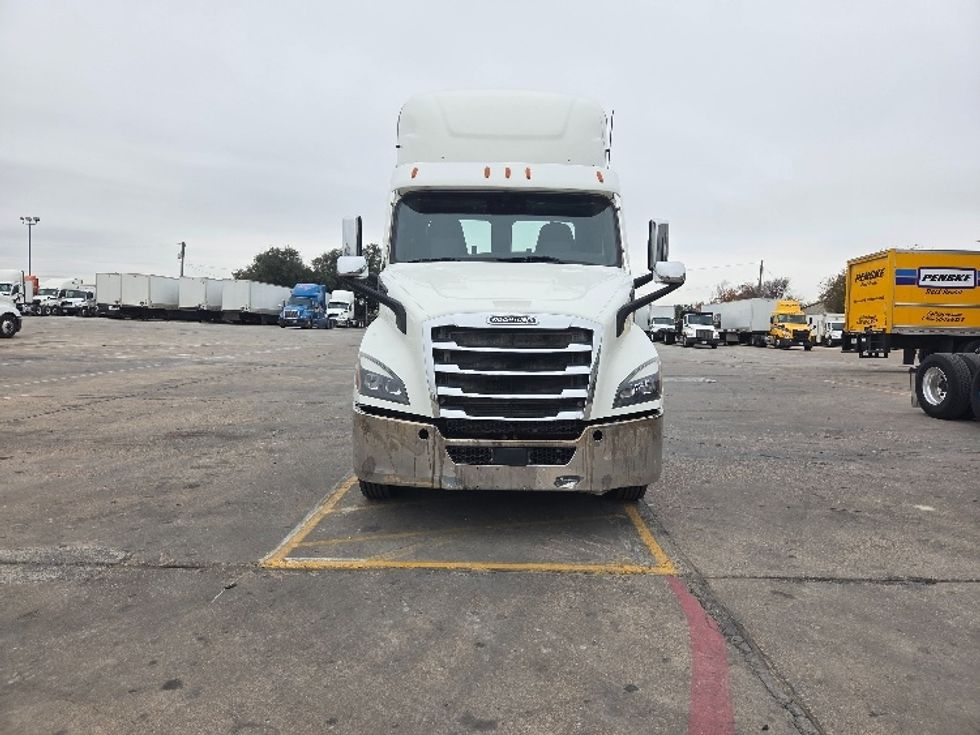 Day Cab Tractor-Heavy Duty Tractors-Freightliner-2021-T11664ST-San Antonio-TX-435,200\n\t\tmiles-$ 55,000 - Image 2