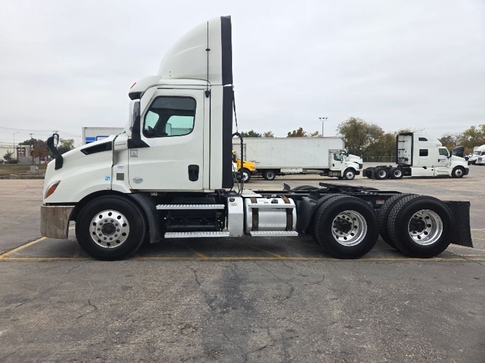 Day Cab Tractor-Heavy Duty Tractors-Freightliner-2021-T11664ST-San Antonio-TX-435,200\n\t\tmiles-$ 55,000 - Image 4