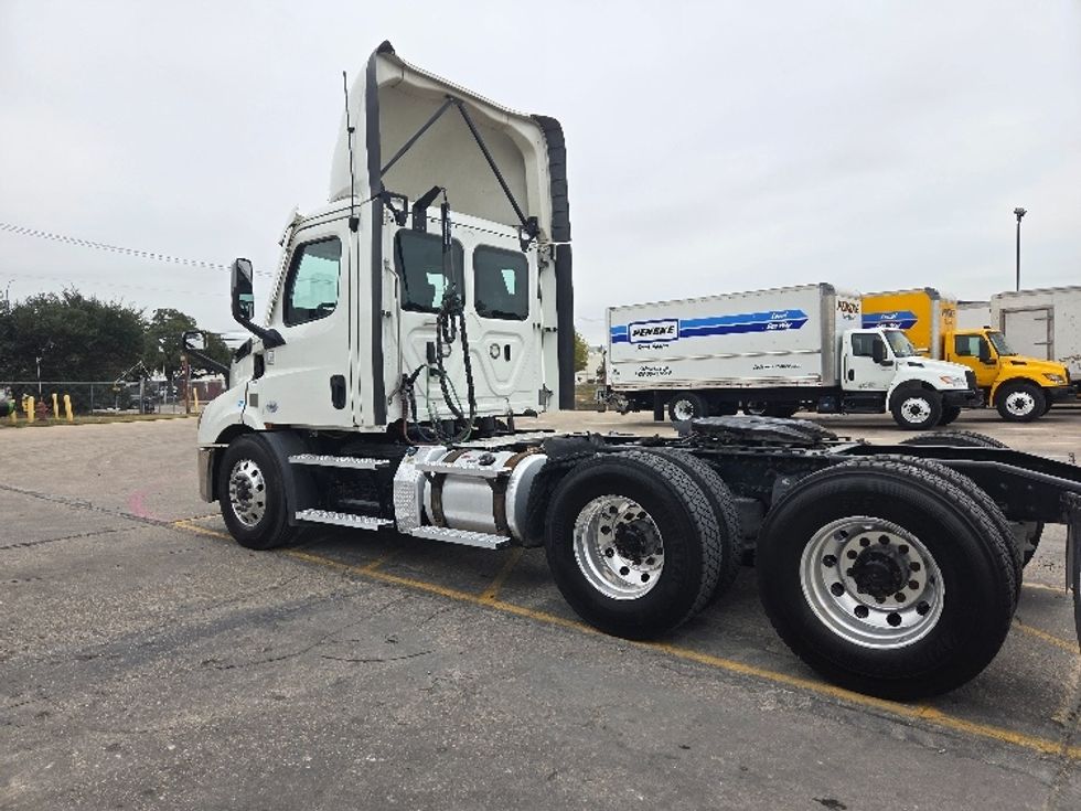 Day Cab Tractor-Heavy Duty Tractors-Freightliner-2021-T11664ST-San Antonio-TX-435,200\n\t\tmiles-$ 55,000 - Image 5