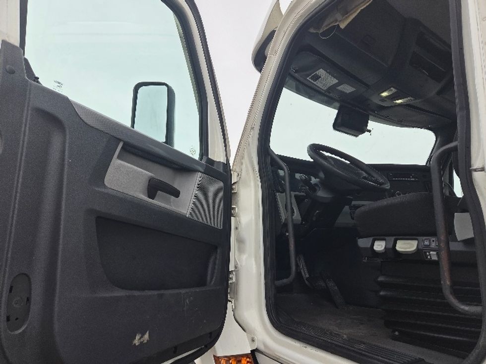 Day Cab Tractor-Heavy Duty Tractors-Freightliner-2021-T11664ST-San Antonio-TX-435,200\n\t\tmiles-$ 55,000 - Image 9