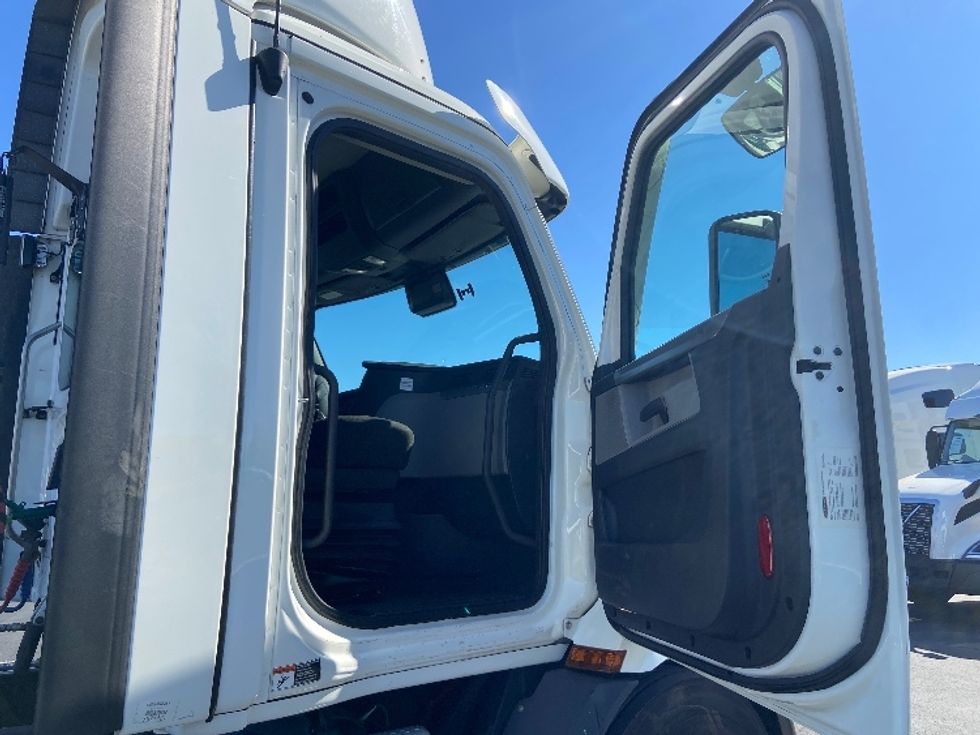 Day Cab Tractor-Heavy Duty Tractors-Freightliner-2021-T11664ST-San Antonio-TX-455,884\n\t\tmiles-$ 52,750 - Image 12