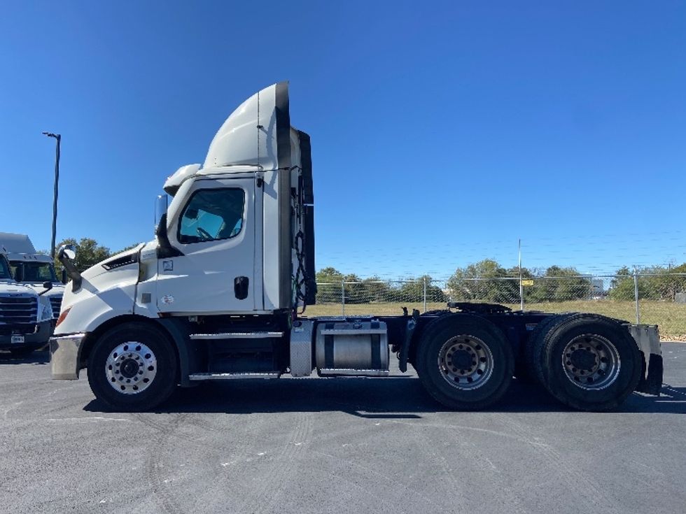 Day Cab Tractor-Heavy Duty Tractors-Freightliner-2021-T11664ST-San Antonio-TX-455,884\n\t\tmiles-$ 52,750 - Image 4