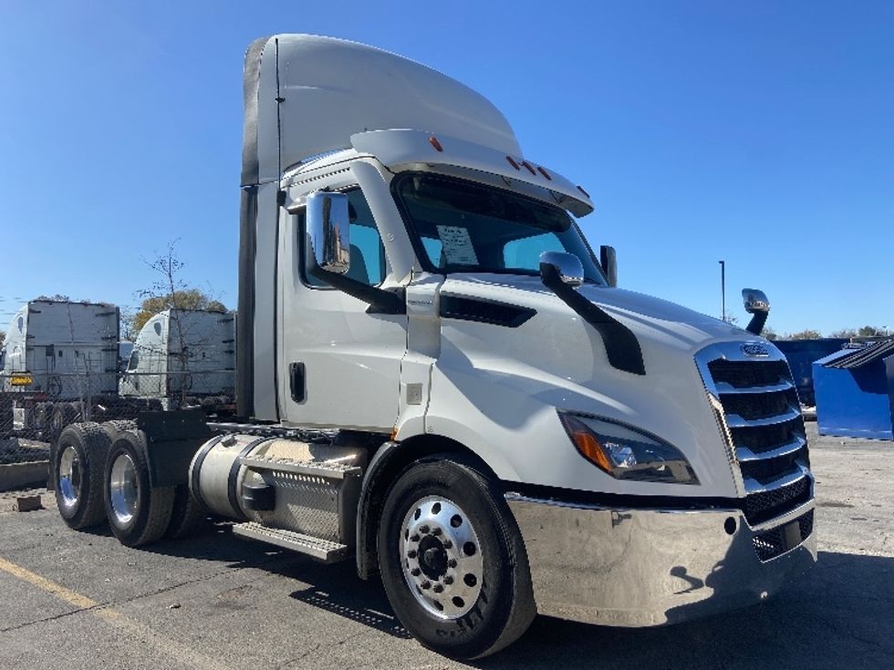 Day Cab Tractor-Heavy Duty Tractors-Freightliner-2021-T11664ST-San Antonio-TX-465,136\n\t\tmiles-$ 51,000 - Image 1