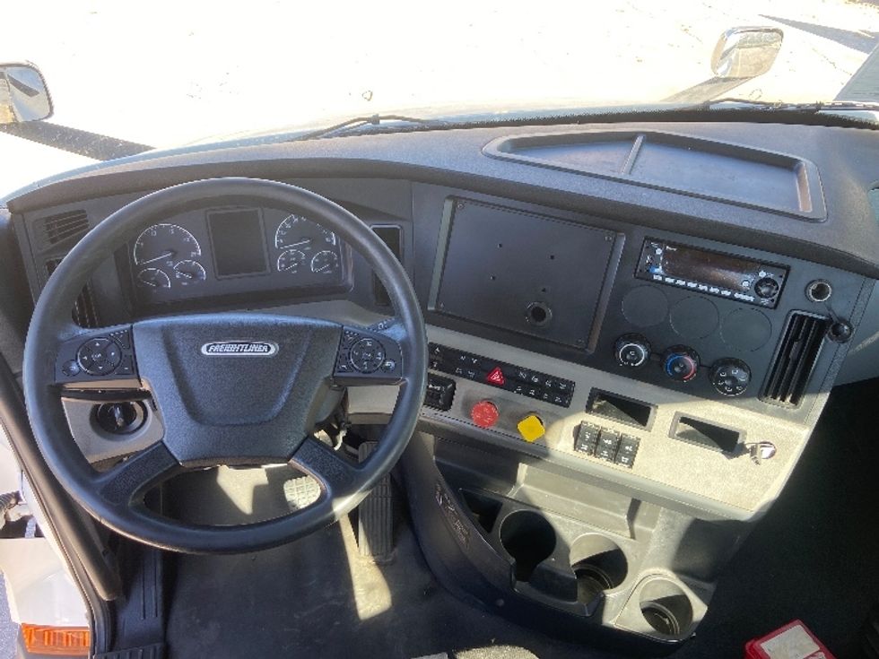 Day Cab Tractor-Heavy Duty Tractors-Freightliner-2021-T11664ST-San Antonio-TX-465,136\n\t\tmiles-$ 51,000 - Image 11
