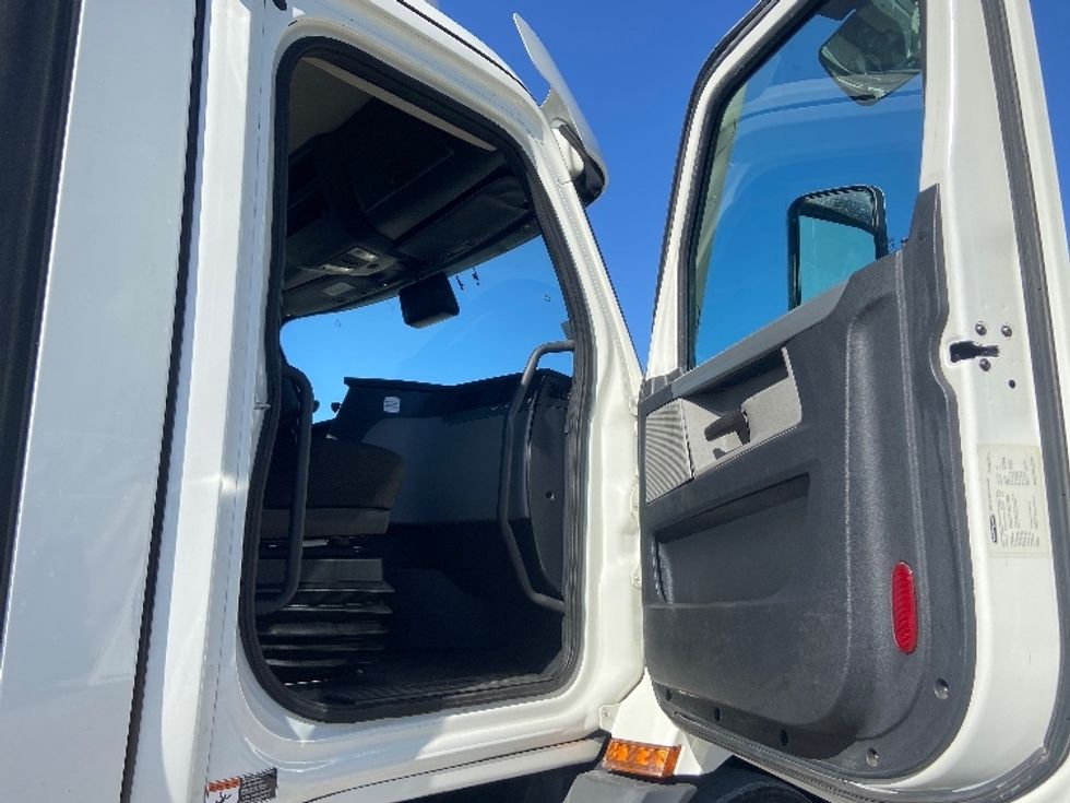 Day Cab Tractor-Heavy Duty Tractors-Freightliner-2021-T11664ST-San Antonio-TX-465,136\n\t\tmiles-$ 51,000 - Image 12