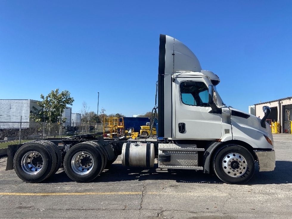 Day Cab Tractor-Heavy Duty Tractors-Freightliner-2021-T11664ST-San Antonio-TX-465,136\n\t\tmiles-$ 51,000 - Image 8