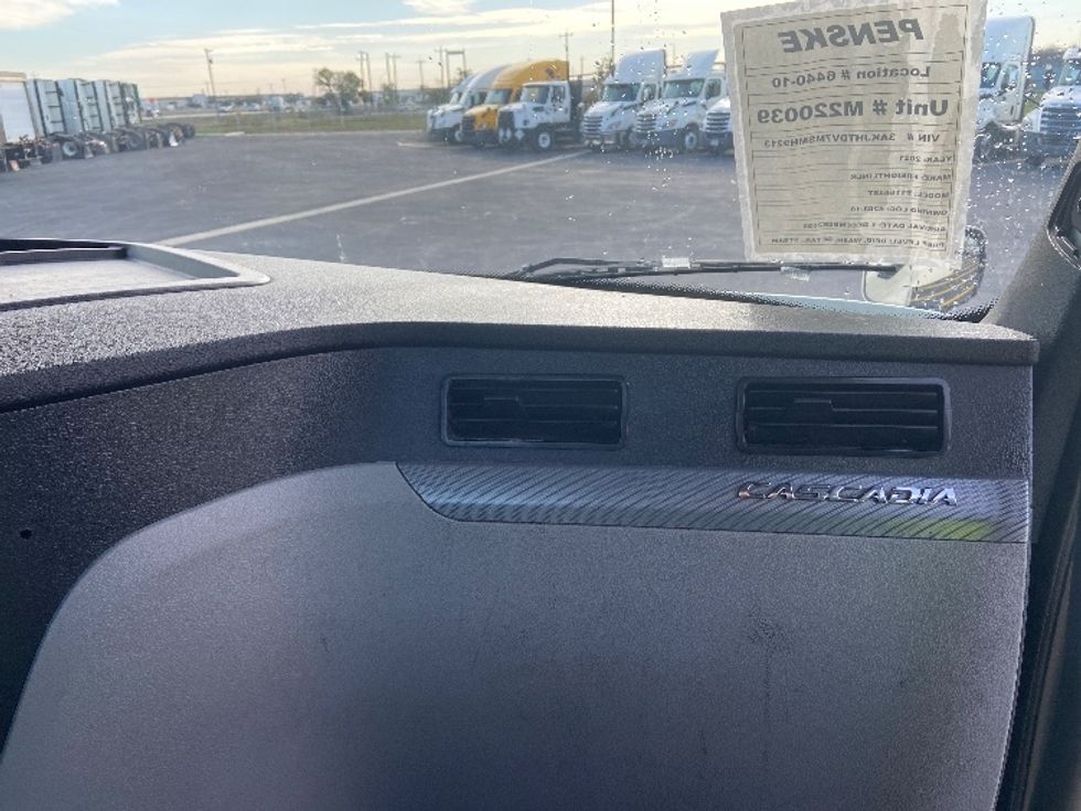 Day Cab Tractor-Heavy Duty Tractors-Freightliner-2021-T11664ST-San Antonio-TX-466,253\n\t\tmiles-$ 51,750 - Image 13