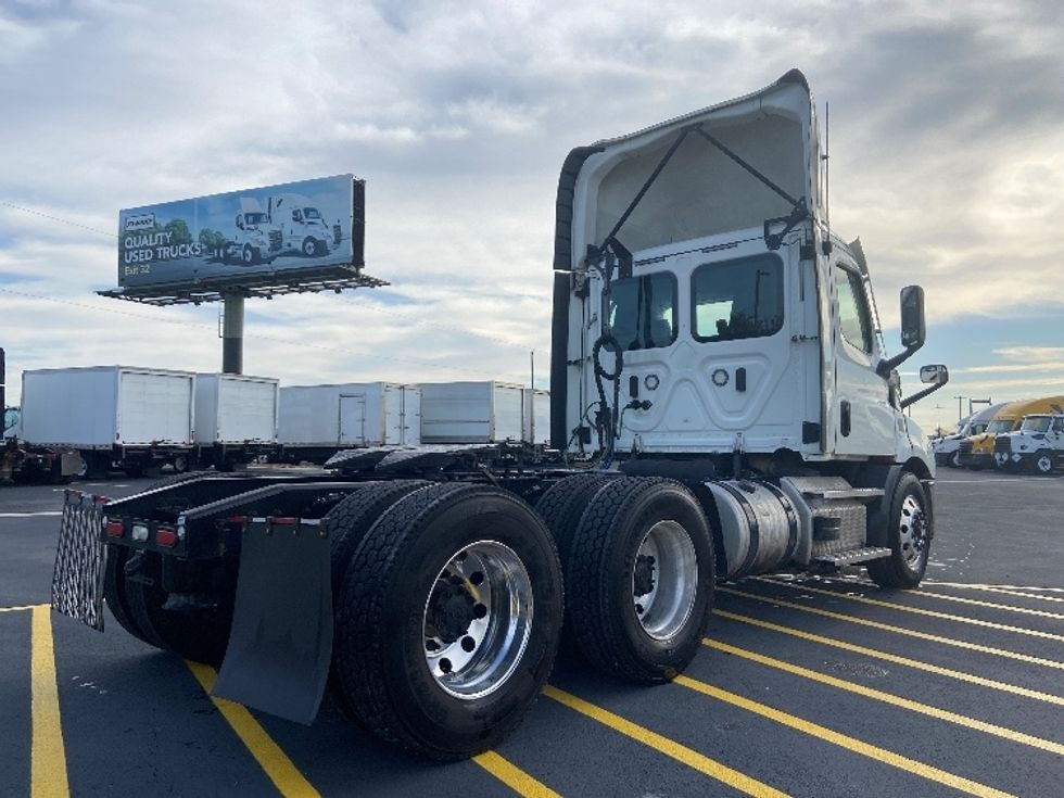 Day Cab Tractor-Heavy Duty Tractors-Freightliner-2021-T11664ST-San Antonio-TX-466,253\n\t\tmiles-$ 51,750 - Image 7
