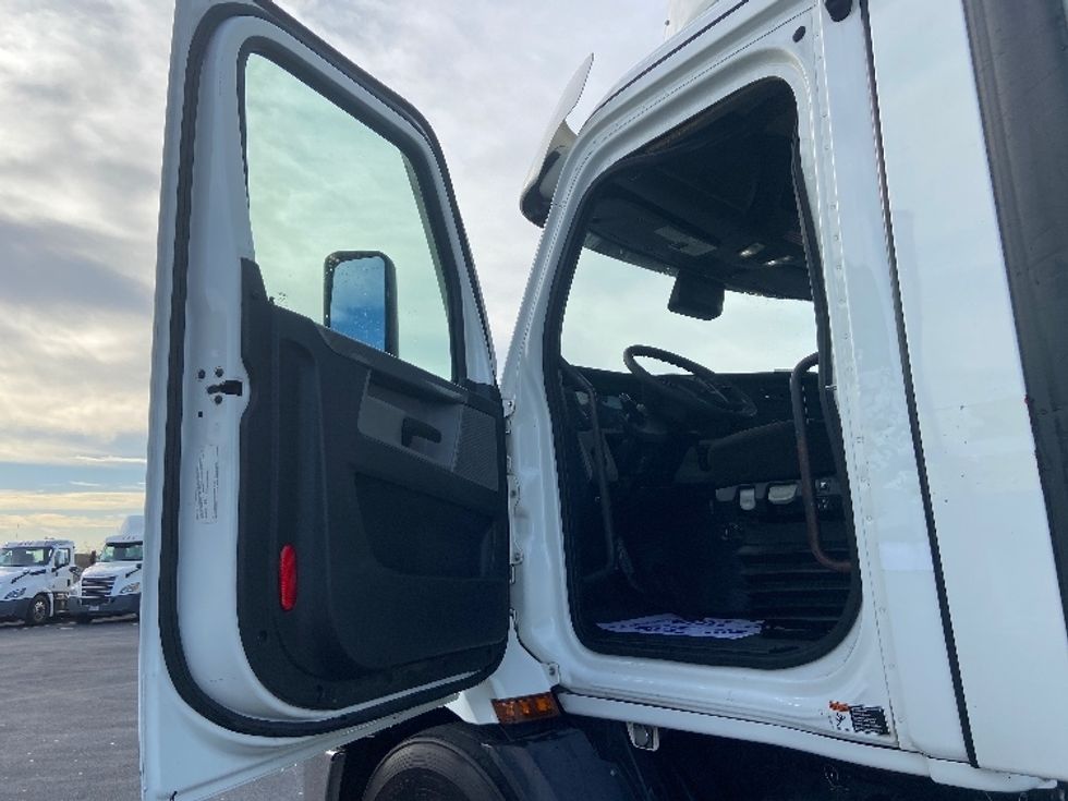 Day Cab Tractor-Heavy Duty Tractors-Freightliner-2021-T11664ST-San Antonio-TX-466,253\n\t\tmiles-$ 51,750 - Image 9