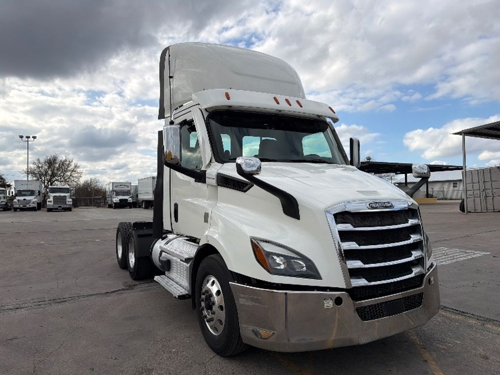Day Cab Tractor-Heavy Duty Tractors-Freightliner-2021-T11664ST-San Antonio-TX-483,347\n\t\tmiles-$ 50,000 - Image 1
