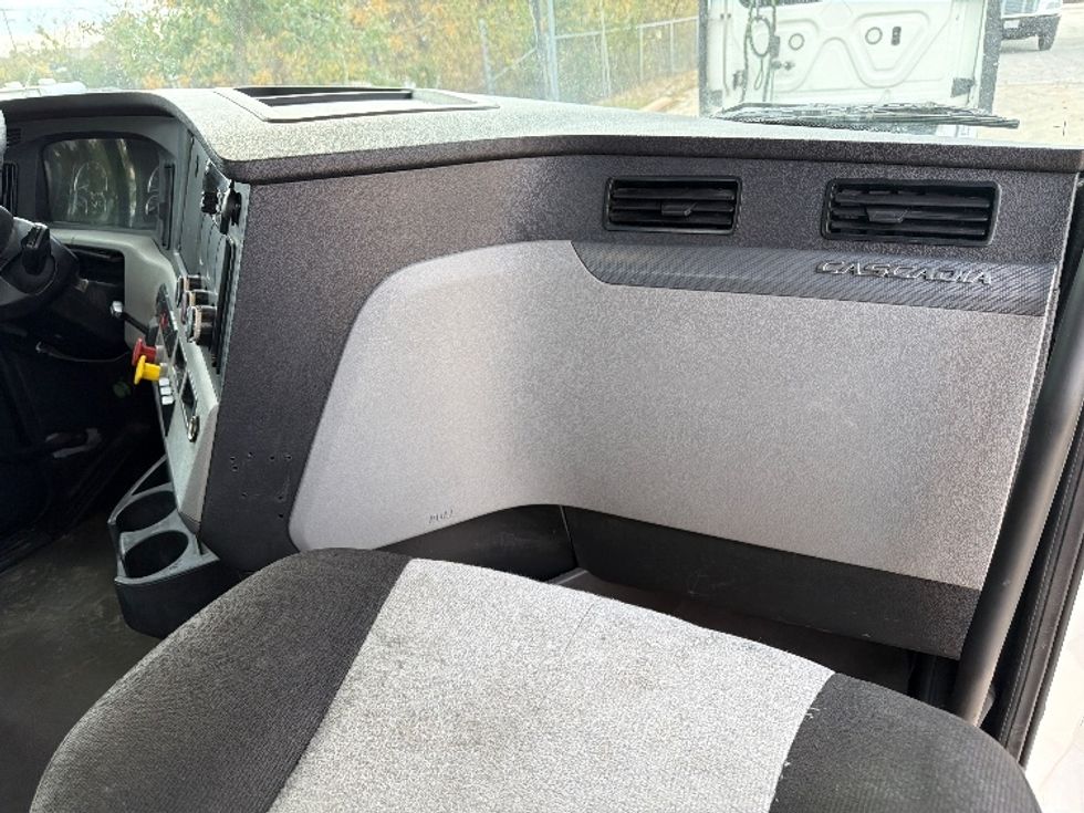 Day Cab Tractor-Heavy Duty Tractors-Freightliner-2021-T11664ST-San Antonio-TX-483,347\n\t\tmiles-$ 50,000 - Image 13