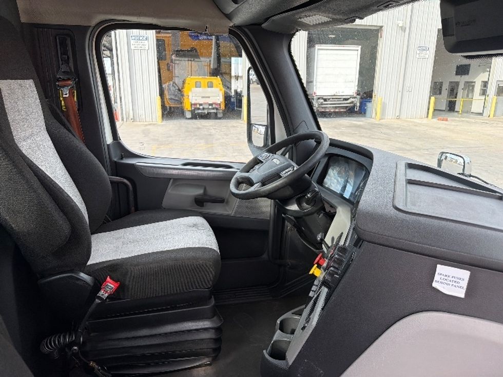 Day Cab Tractor-Heavy Duty Tractors-Freightliner-2021-T11664ST-San Antonio-TX-483,347\n\t\tmiles-$ 50,000 - Image 14