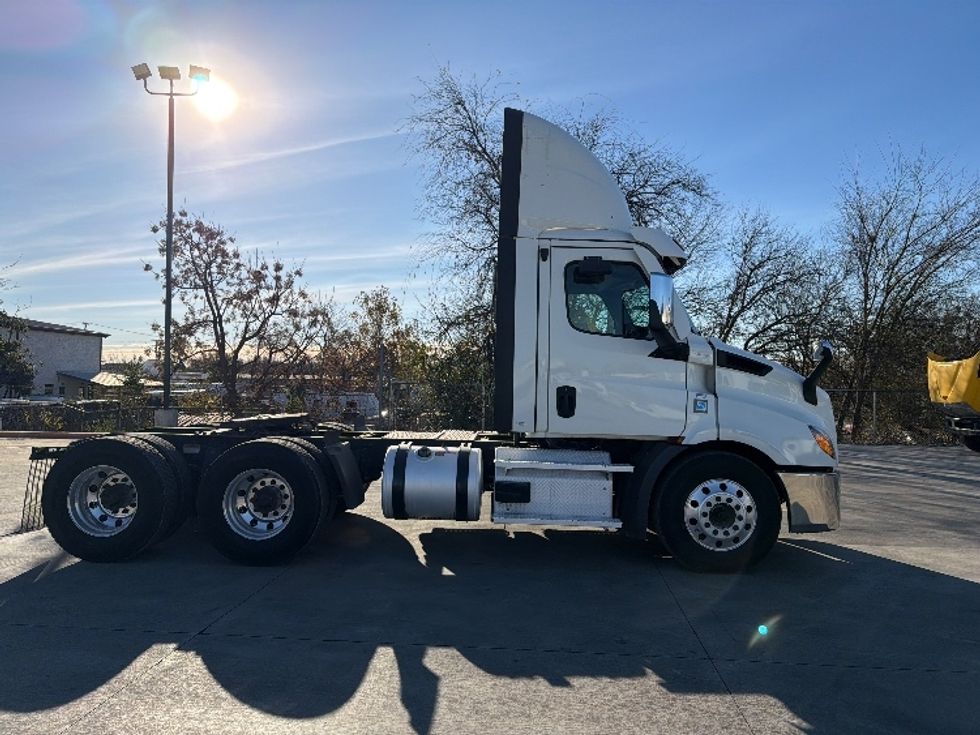 Day Cab Tractor-Heavy Duty Tractors-Freightliner-2021-T11664ST-San Antonio-TX-483,347\n\t\tmiles-$ 50,000 - Image 8