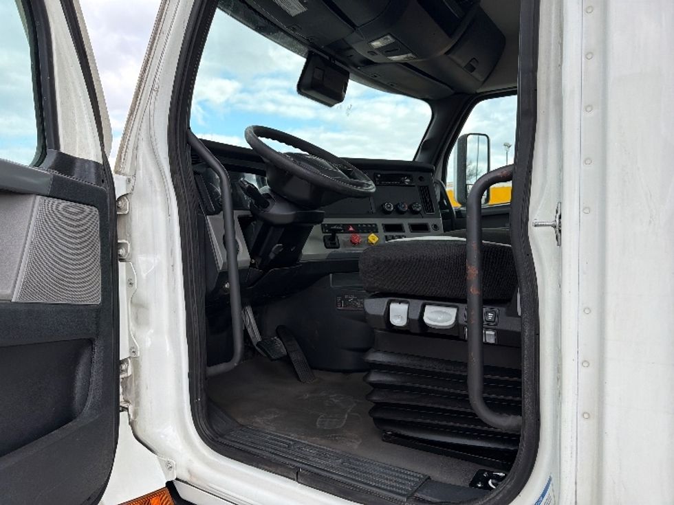 Day Cab Tractor-Heavy Duty Tractors-Freightliner-2021-T11664ST-San Antonio-TX-483,347\n\t\tmiles-$ 50,000 - Image 9