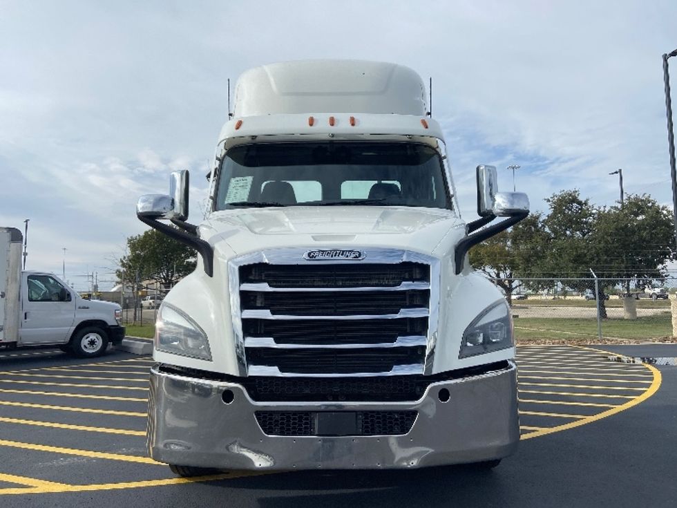 Day Cab Tractor-Heavy Duty Tractors-Freightliner-2021-T11664ST-San Antonio-TX-484,686\n\t\tmiles-$ 49,750 - Image 2