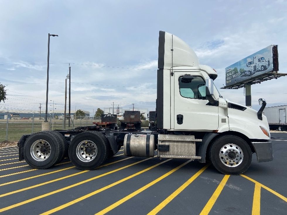 Day Cab Tractor-Heavy Duty Tractors-Freightliner-2021-T11664ST-San Antonio-TX-484,686\n\t\tmiles-$ 49,750 - Image 8