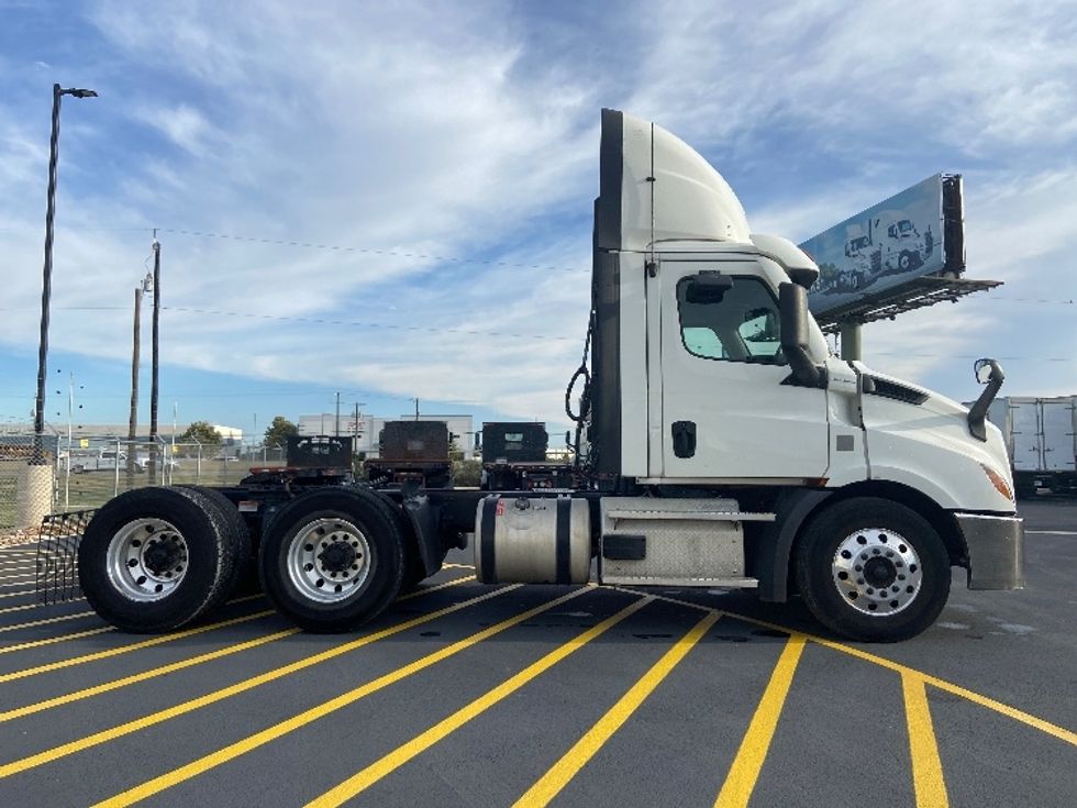 Day Cab Tractor-Heavy Duty Tractors-Freightliner-2021-T11664ST-San Antonio-TX-497,120\n\t\tmiles-$ 48,500 - Image 8
