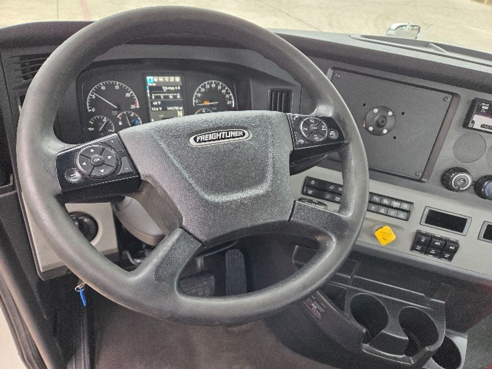 Day Cab Tractor-Heavy Duty Tractors-Freightliner-2021-T11664ST-San Antonio-TX-514,781\n\t\tmiles-$ 46,500 - Image 11