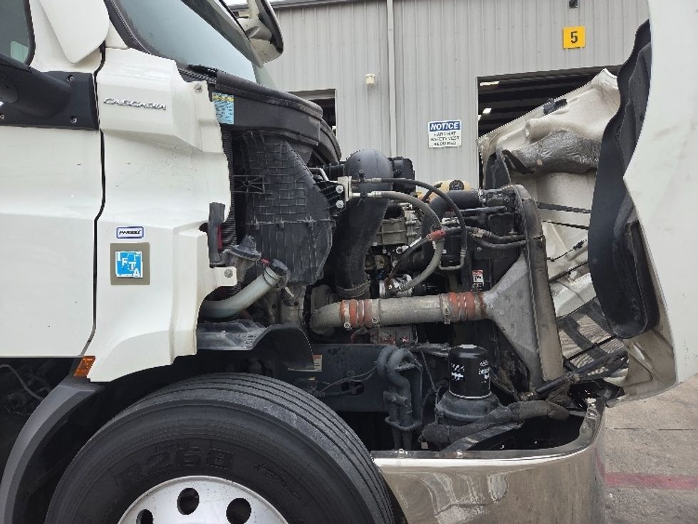 Day Cab Tractor-Heavy Duty Tractors-Freightliner-2021-T11664ST-San Antonio-TX-514,781\n\t\tmiles-$ 46,500 - Image 14