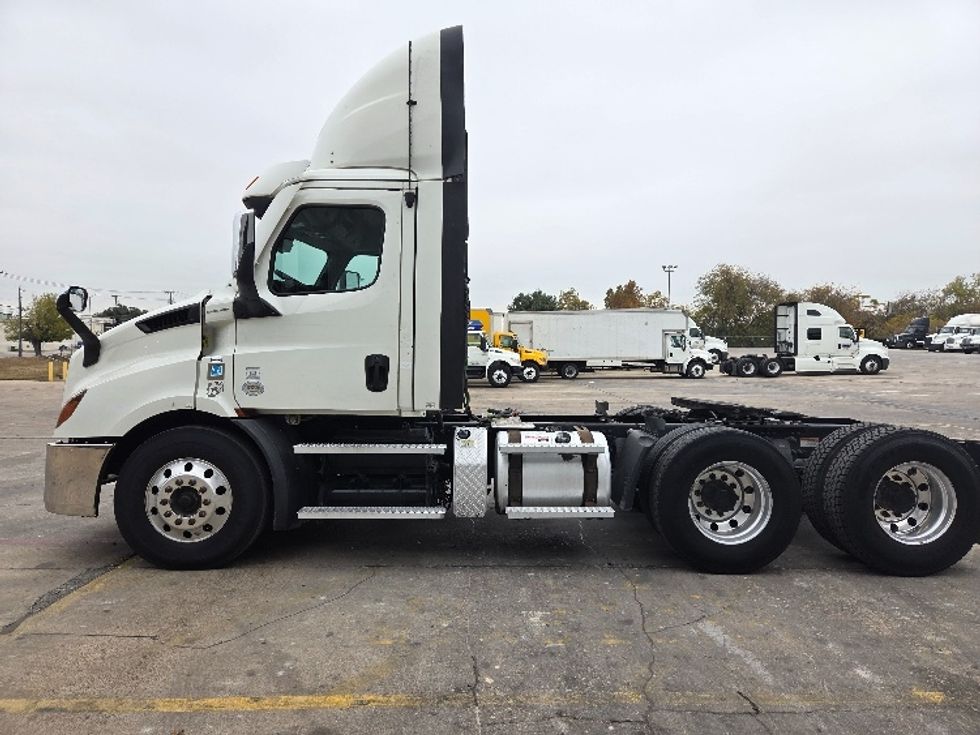 Day Cab Tractor-Heavy Duty Tractors-Freightliner-2021-T11664ST-San Antonio-TX-514,781\n\t\tmiles-$ 46,500 - Image 4