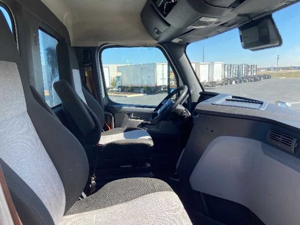 Day Cab Tractor-Heavy Duty Tractors-Freightliner-2021-T11664ST-San Antonio-TX-584,062\n\t\tmiles-$ 39,250 - Image 14