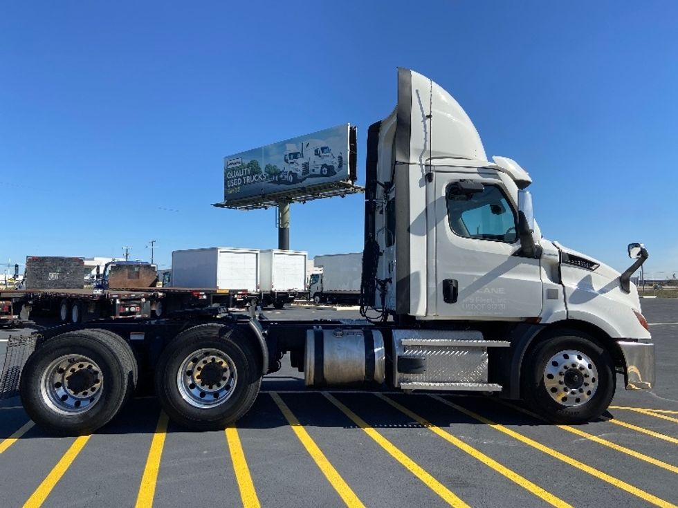 Day Cab Tractor-Heavy Duty Tractors-Freightliner-2021-T11664ST-San Antonio-TX-584,062\n\t\tmiles-$ 39,250 - Image 8