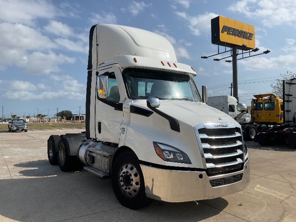 Day Cab Tractor-Heavy Duty Tractors-Freightliner-2021-T11664ST-San Antonio-TX-624,074\n\t\tmiles-$ 35,000 - Image 1