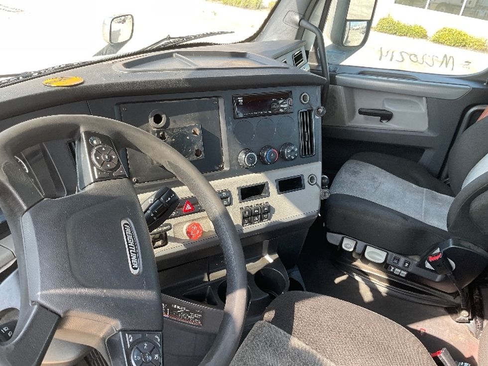 Day Cab Tractor-Heavy Duty Tractors-Freightliner-2021-T11664ST-San Antonio-TX-624,074\n\t\tmiles-$ 35,000 - Image 10
