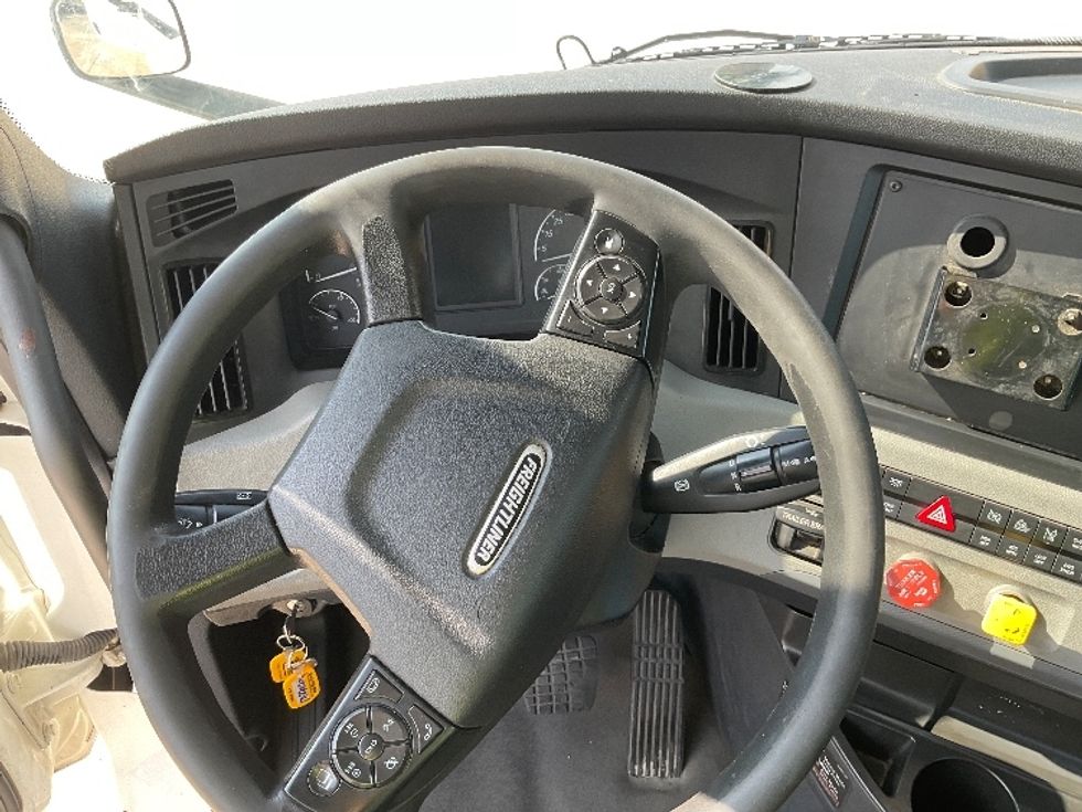 Day Cab Tractor-Heavy Duty Tractors-Freightliner-2021-T11664ST-San Antonio-TX-624,074\n\t\tmiles-$ 35,000 - Image 11