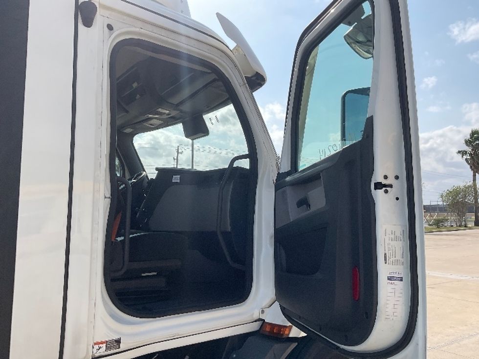 Day Cab Tractor-Heavy Duty Tractors-Freightliner-2021-T11664ST-San Antonio-TX-624,074\n\t\tmiles-$ 35,000 - Image 12