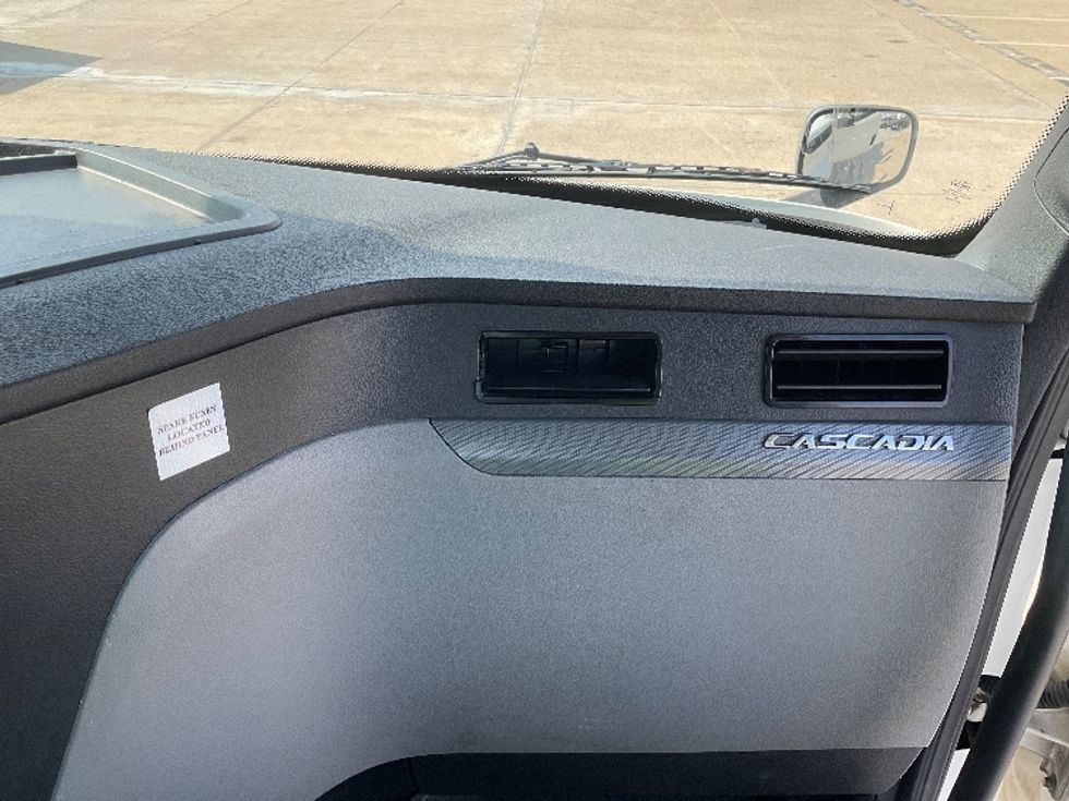 Day Cab Tractor-Heavy Duty Tractors-Freightliner-2021-T11664ST-San Antonio-TX-624,074\n\t\tmiles-$ 35,000 - Image 13