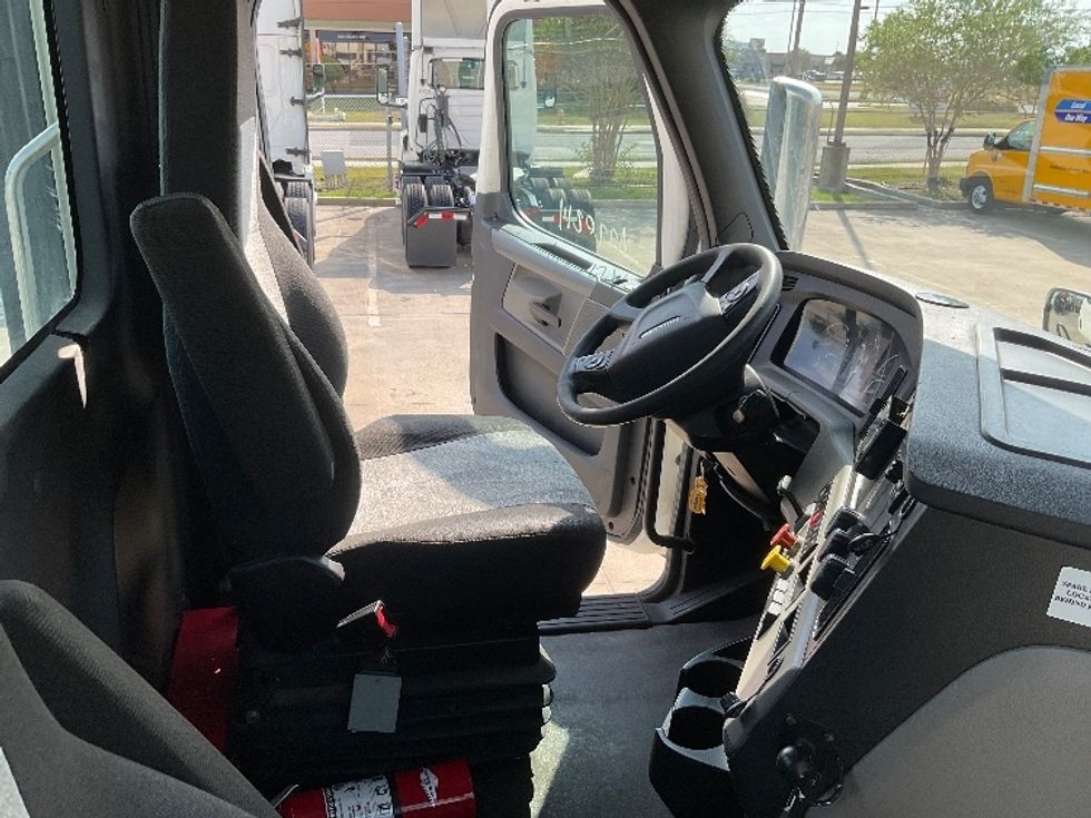 Day Cab Tractor-Heavy Duty Tractors-Freightliner-2021-T11664ST-San Antonio-TX-624,074\n\t\tmiles-$ 35,000 - Image 14