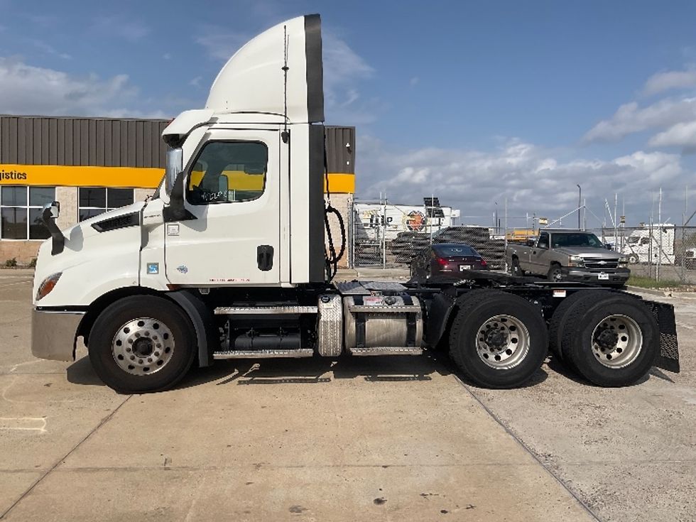 Day Cab Tractor-Heavy Duty Tractors-Freightliner-2021-T11664ST-San Antonio-TX-624,074\n\t\tmiles-$ 35,000 - Image 4
