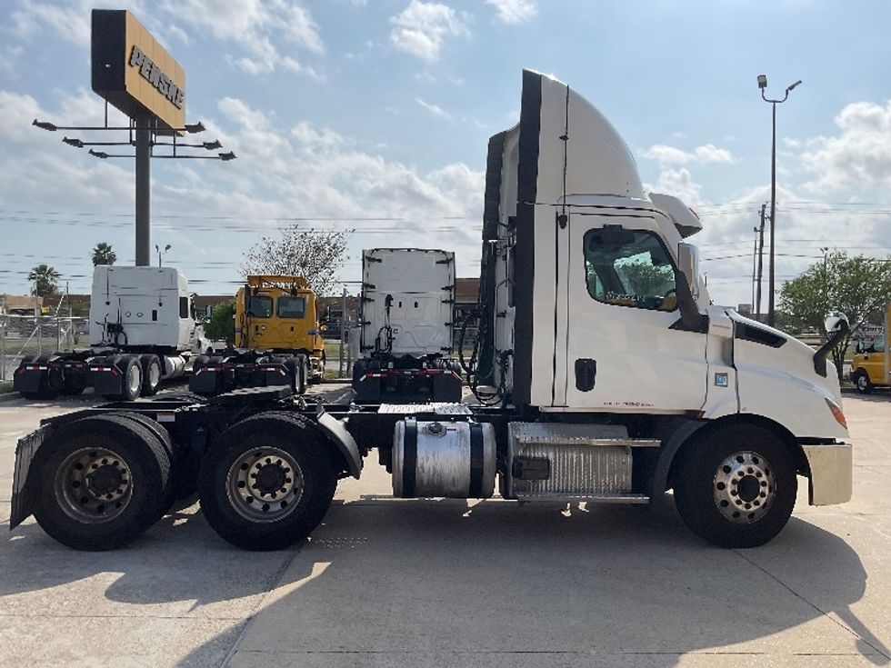 Day Cab Tractor-Heavy Duty Tractors-Freightliner-2021-T11664ST-San Antonio-TX-624,074\n\t\tmiles-$ 35,000 - Image 8