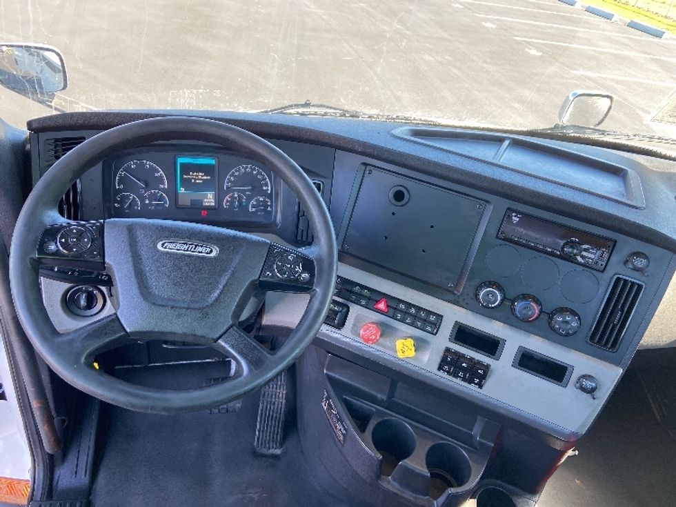 Day Cab Tractor-Heavy Duty Tractors-Freightliner-2021-T11664ST-San Antonio-TX-626,413\n\t\tmiles-$ 29,750 - Image 11