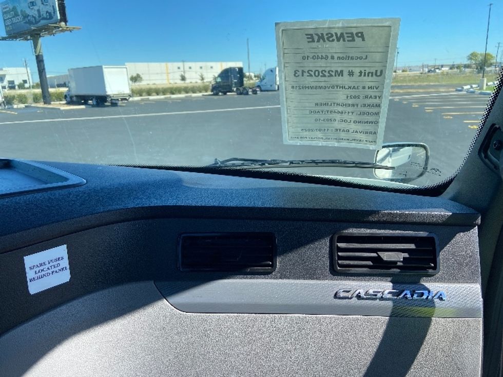 Day Cab Tractor-Heavy Duty Tractors-Freightliner-2021-T11664ST-San Antonio-TX-626,413\n\t\tmiles-$ 29,750 - Image 13