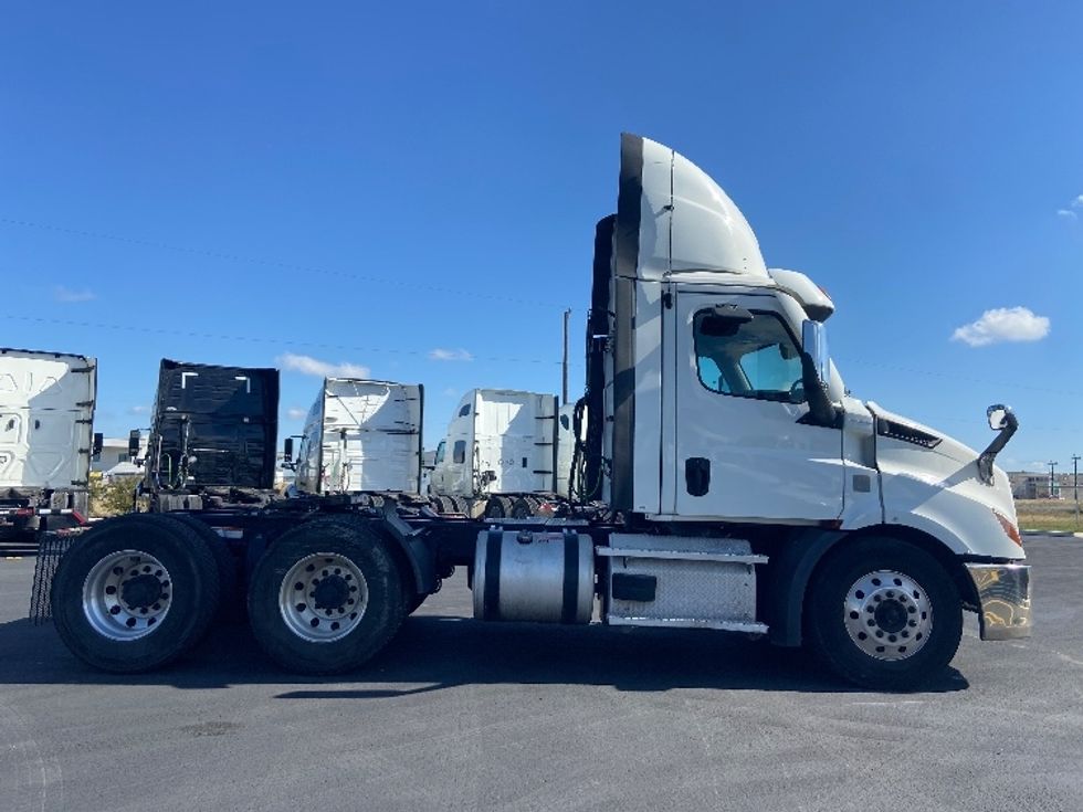 Day Cab Tractor-Heavy Duty Tractors-Freightliner-2021-T11664ST-San Antonio-TX-626,413\n\t\tmiles-$ 29,750 - Image 8