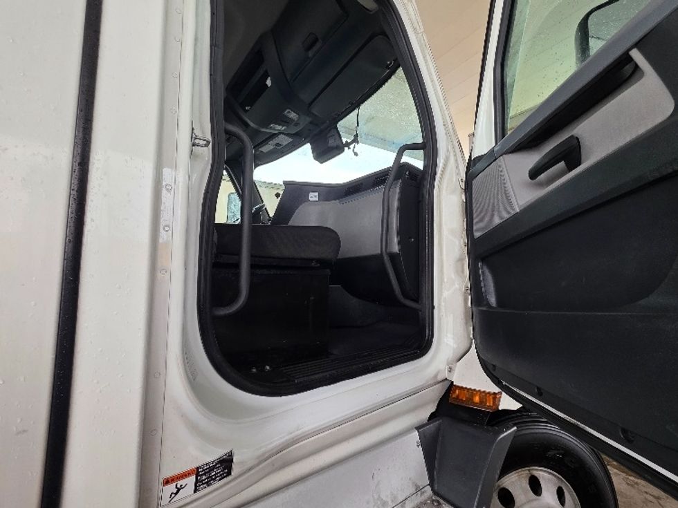 Day Cab Tractor-Heavy Duty Tractors-Freightliner-2021-T11664ST-Spokane Valley-WA-463,893\n\t\tmiles-$ 50,500 - Image 12