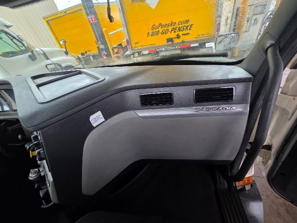 Day Cab Tractor-Heavy Duty Tractors-Freightliner-2021-T11664ST-Spokane Valley-WA-463,893\n\t\tmiles-$ 50,500 - Image 13