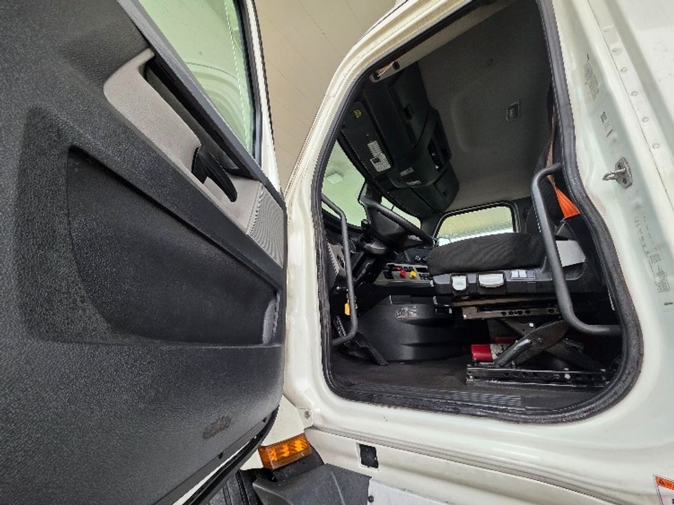 Day Cab Tractor-Heavy Duty Tractors-Freightliner-2021-T11664ST-Spokane Valley-WA-463,893\n\t\tmiles-$ 50,500 - Image 9