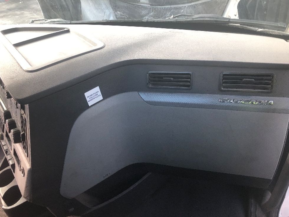 Day Cab Tractor-Heavy Duty Tractors-Freightliner-2021-T11664ST-Spokane Valley-WA-469,279\n\t\tmiles-$ 50,000 - Image 13