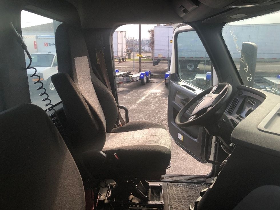 Day Cab Tractor-Heavy Duty Tractors-Freightliner-2021-T11664ST-Spokane Valley-WA-469,279\n\t\tmiles-$ 50,000 - Image 14