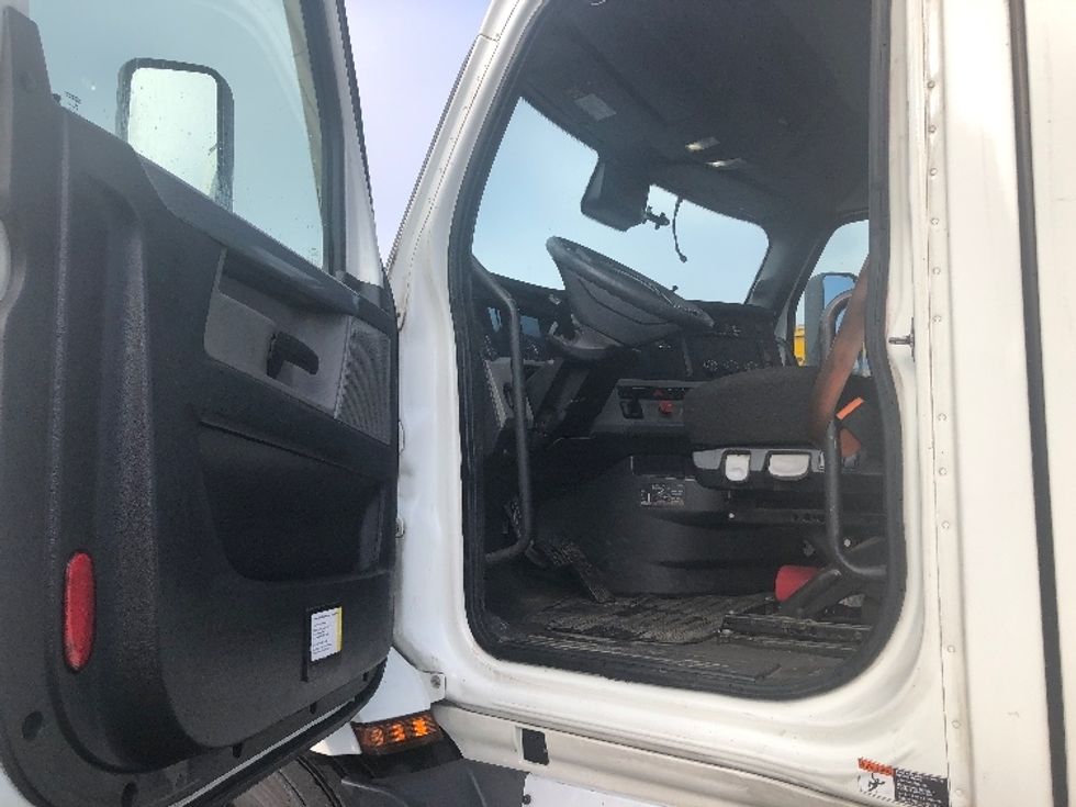 Day Cab Tractor-Heavy Duty Tractors-Freightliner-2021-T11664ST-Spokane Valley-WA-469,279\n\t\tmiles-$ 50,000 - Image 9