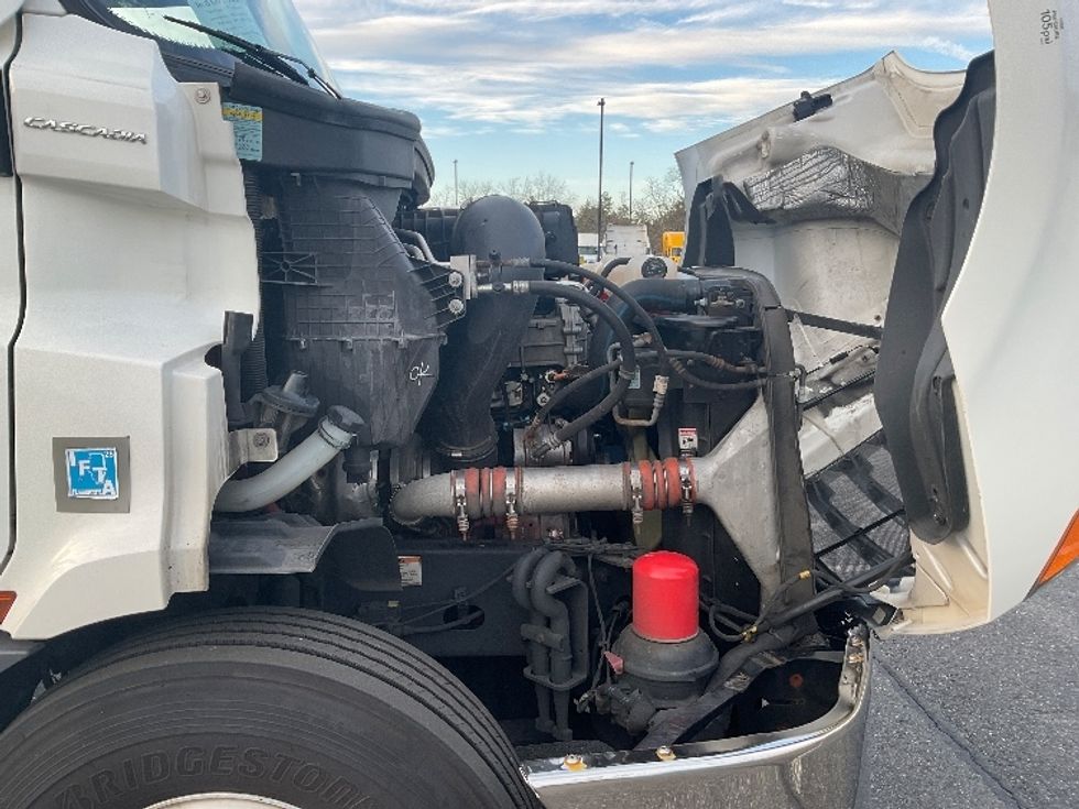Day Cab Tractor-Heavy Duty Tractors-Freightliner-2021-T11664ST-Springfield-MA-319,477\n\t\tmiles-$ 59,750 - Image 15