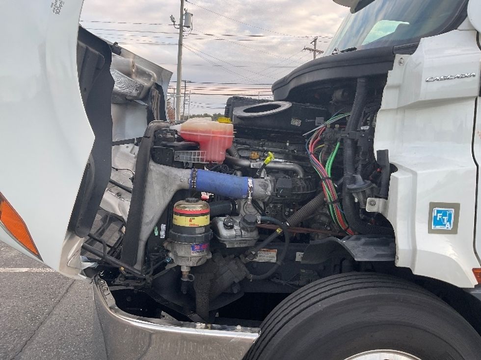 Day Cab Tractor-Heavy Duty Tractors-Freightliner-2021-T11664ST-Springfield-MA-319,477\n\t\tmiles-$ 59,750 - Image 16