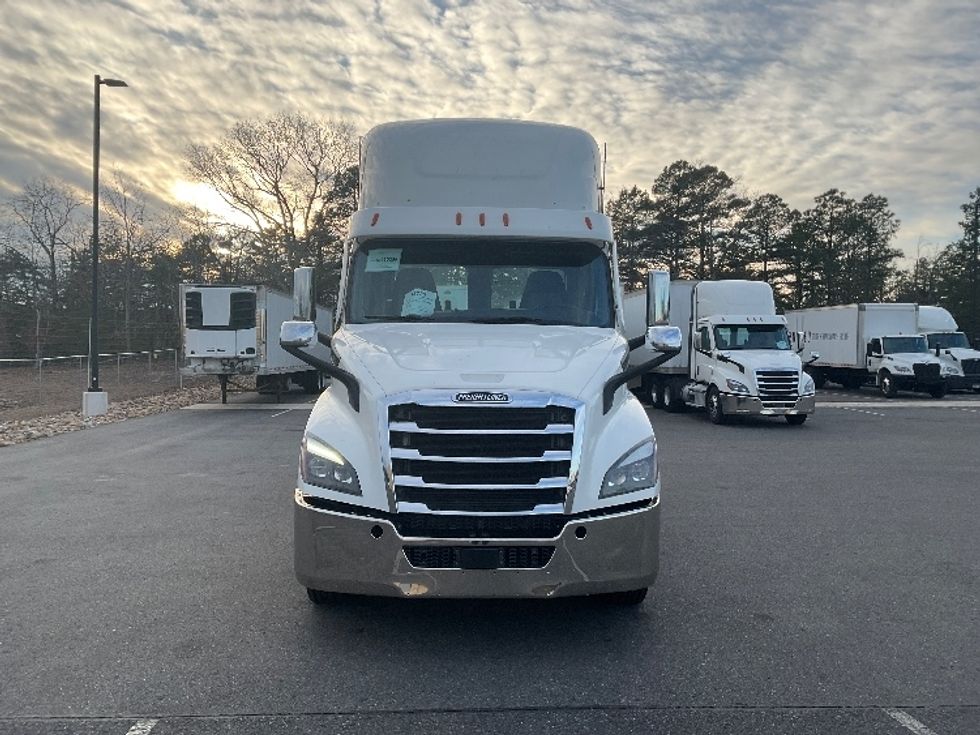 Day Cab Tractor-Heavy Duty Tractors-Freightliner-2021-T11664ST-Springfield-MA-319,477\n\t\tmiles-$ 59,750 - Image 2