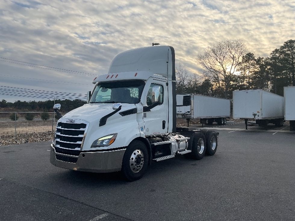 Day Cab Tractor-Heavy Duty Tractors-Freightliner-2021-T11664ST-Springfield-MA-319,477\n\t\tmiles-$ 59,750 - Image 3